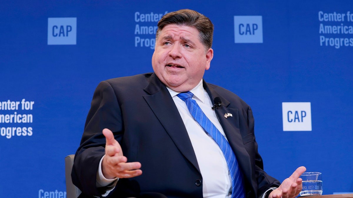 JB Pritzker fournit des commentaires dans DC