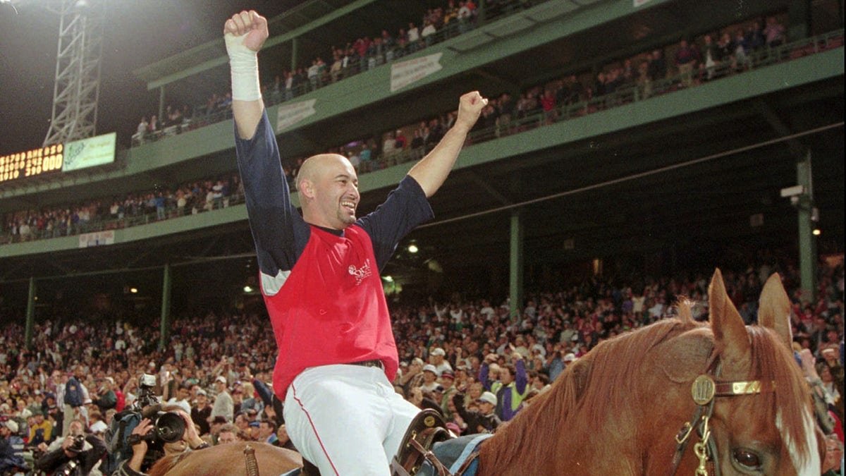 Mike Greenwell monte à Fenway Park