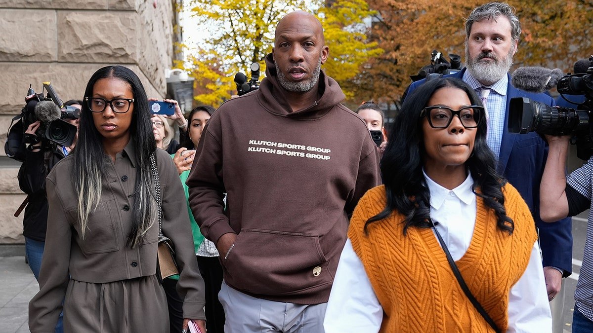 Chauncey Billups se dirige vers sa voiture