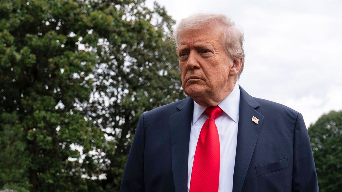 Trump parle aux journalistes à la Maison Blanche