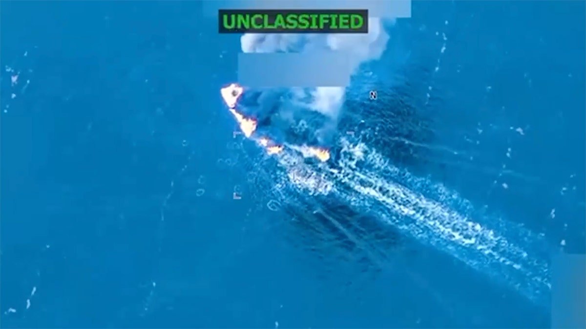 Le président Donald Trump a annoncé vendredi sur Truth Social qu'il avait ordonné une frappe meurtrière contre un navire lié à une organisation terroriste désignée opérant dans la zone de responsabilité du Commandement Sud des États-Unis.