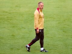 Hansi Flick s’entretient en privé avec quatre stars de Barcelone à l’entraînement avant le match contre le Club de Bruges