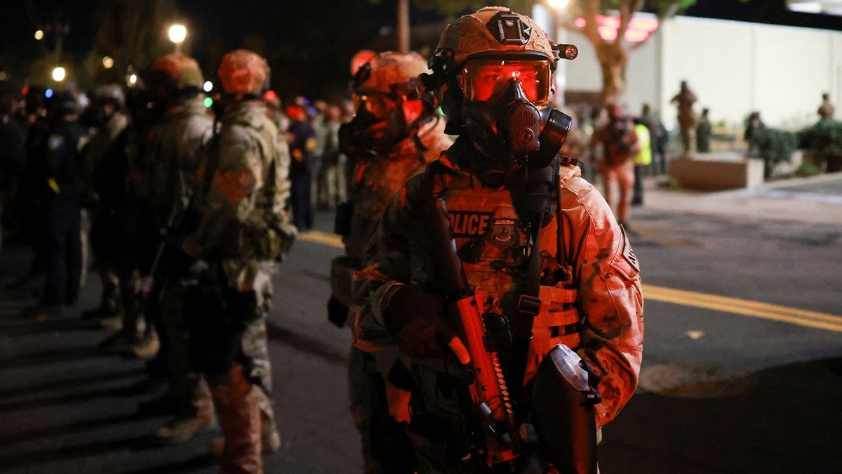 Forces de l'ordre à Portland lors des émeutes anti-ICE