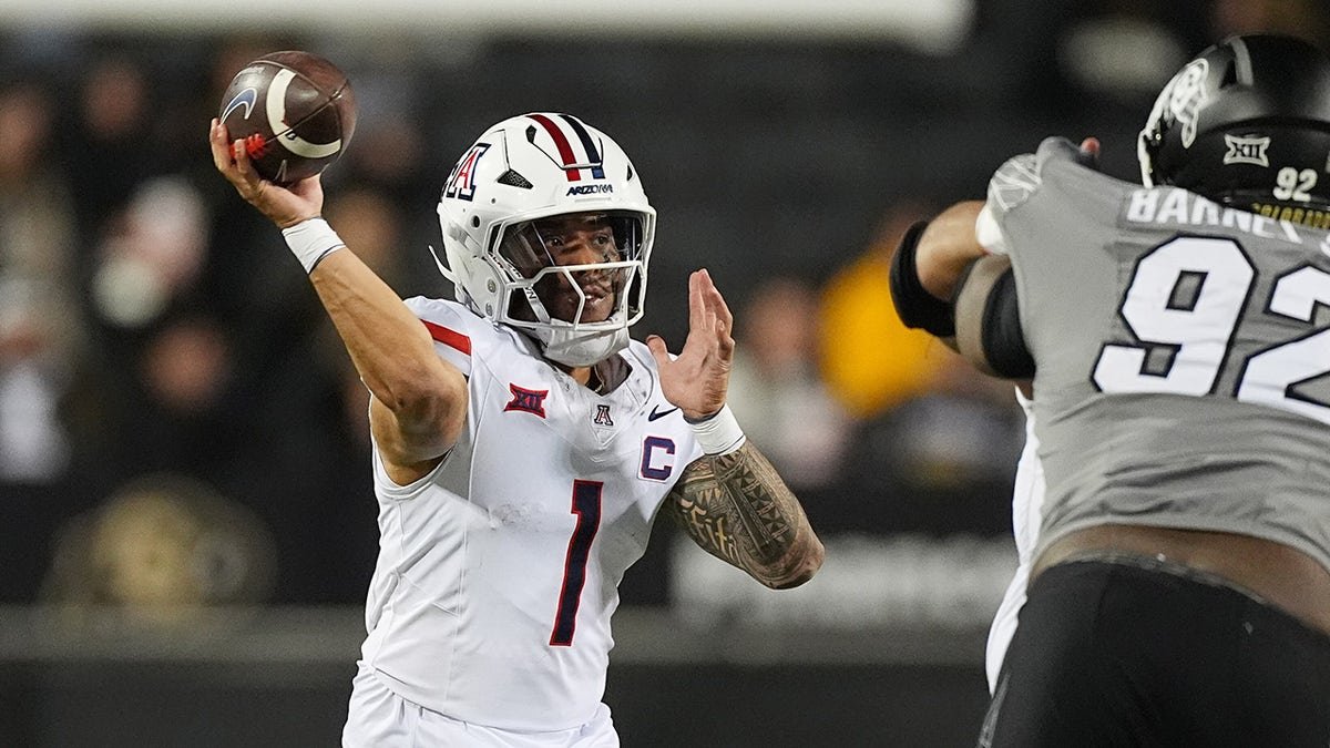 Noah Fifita lance le ballon