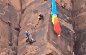 Une vidéo palpitante montre un BASE jumper sauvé dans les gorges de Kane Creek, dans l’Utah