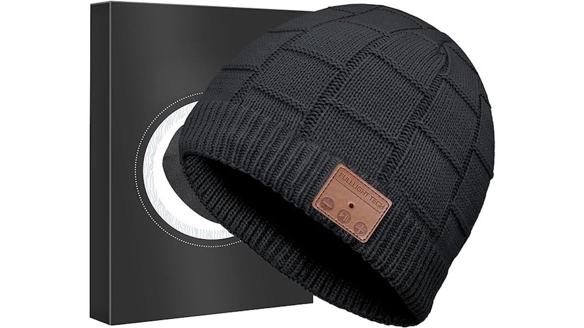 Le confort douillet rencontre la technologie quotidienne dans ce chapeau.