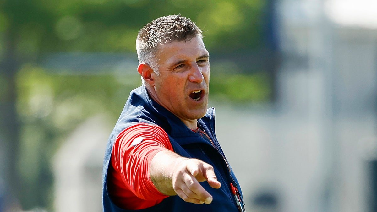 Mike Vrabel entraîne les New England Patriots
