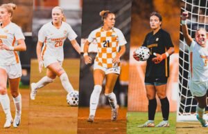 “Five Lady Vols remporte les honneurs de toutes les régions de United Soccer Coaches”.