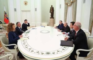 Poutine qualifie les négociations avec les États-Unis pour mettre fin à la guerre en Ukraine d'”utiles”, mais aussi de “travail difficile”