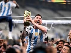 Les participants à la Coupe du Monde de la FIFA reçoivent des trophées individuels