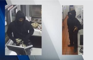 La police recherche des suspects impliqués dans un vol commis tard dans la nuit contre un employé d’un restaurant à Détroit.