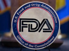 Une douzaine d’anciens dirigeants de la FDA critiquent les affirmations de l’actuel chef des vaccins de l’agence