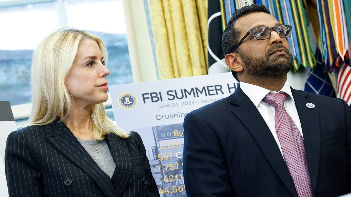 La procureure générale Pam Bondi et le directeur du FBI Kash Patel