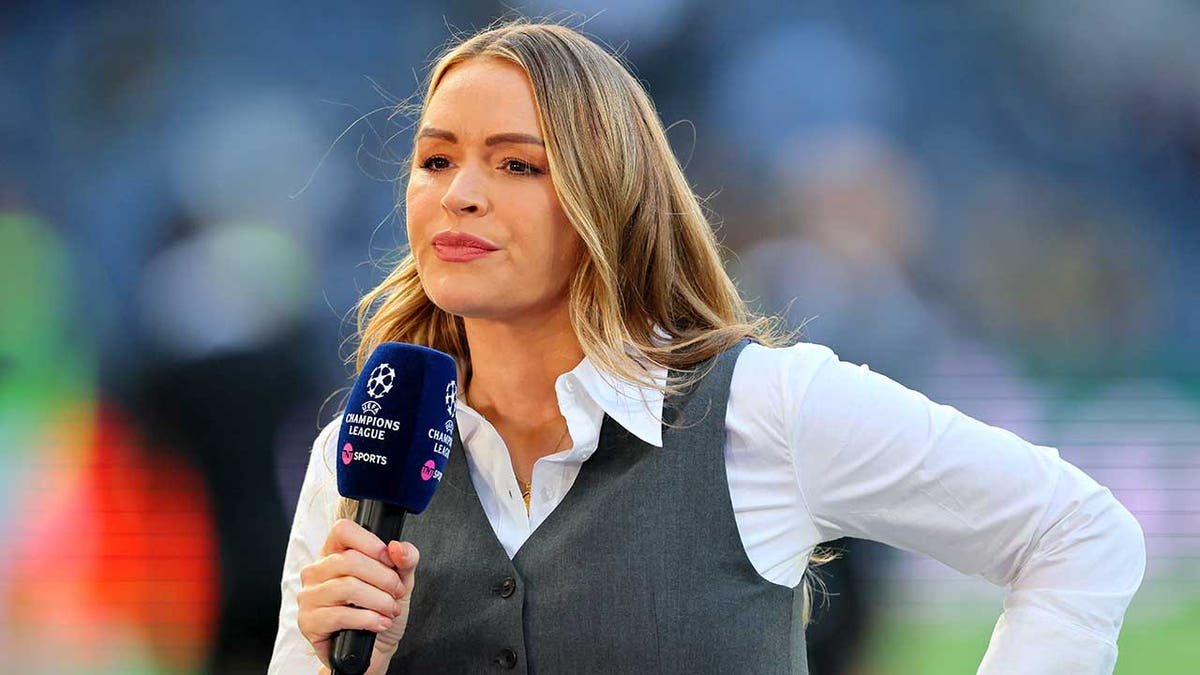 Laura Woods photographiée avant un match de Ligue des champions